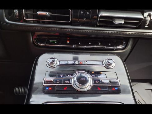 Used 2022 Lincoln Nautilus AWD w/ Premium Package image 20