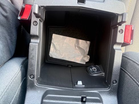 Used 2025 Jeep Wrangler Unlimited Sahara AWD/4WD image 26
