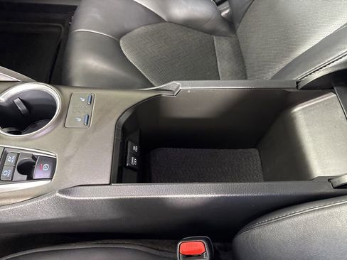 Used 2024 Toyota Camry XLE FWD image 32