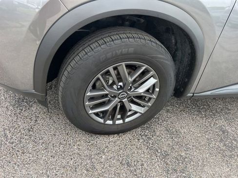 Used 2023 Nissan Rogue S AWD/4WD image 10