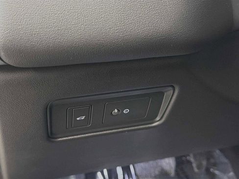 Used 2022 Jaguar F-PACE S image 10