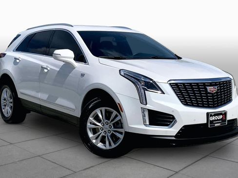 Used 2025 Cadillac XT5 Luxury w/ LPO, Floor Liner Package FWD image 3