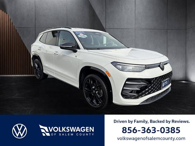 Certified 2025 Volkswagen Tiguan SE R-Line AWD/4WD image 1