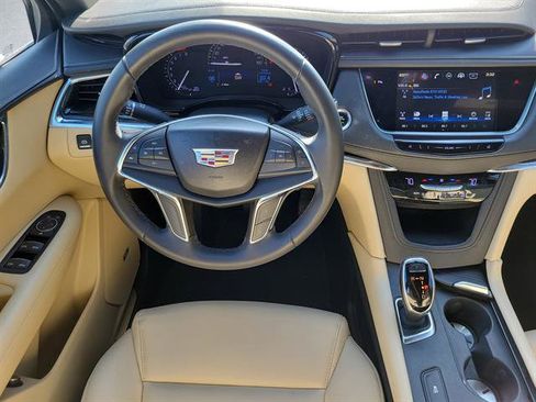 Used 2018 Cadillac XT5 FWD w/ LPO, Wheel Lock Package image 16