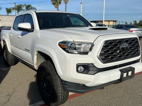 Used 2020 Toyota Tacoma TRD Sport w/ TRD Premium Sport Package image 3