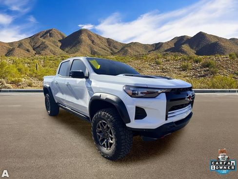 Used 2025 Chevrolet Colorado ZR2 w/ Technology Package AWD/4WD image 5