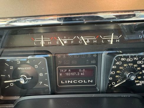 Used 2013 Lincoln Navigator 4WD image 21