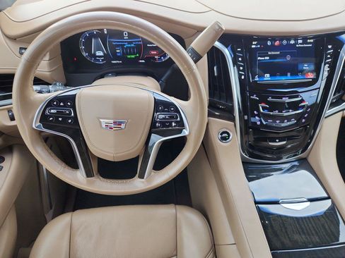 Certified 2018 Cadillac Escalade Platinum AWD/4WD image 11