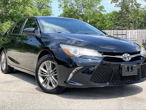 Used 2017 Toyota Camry SE w/ Moonroof Package FWD image 34