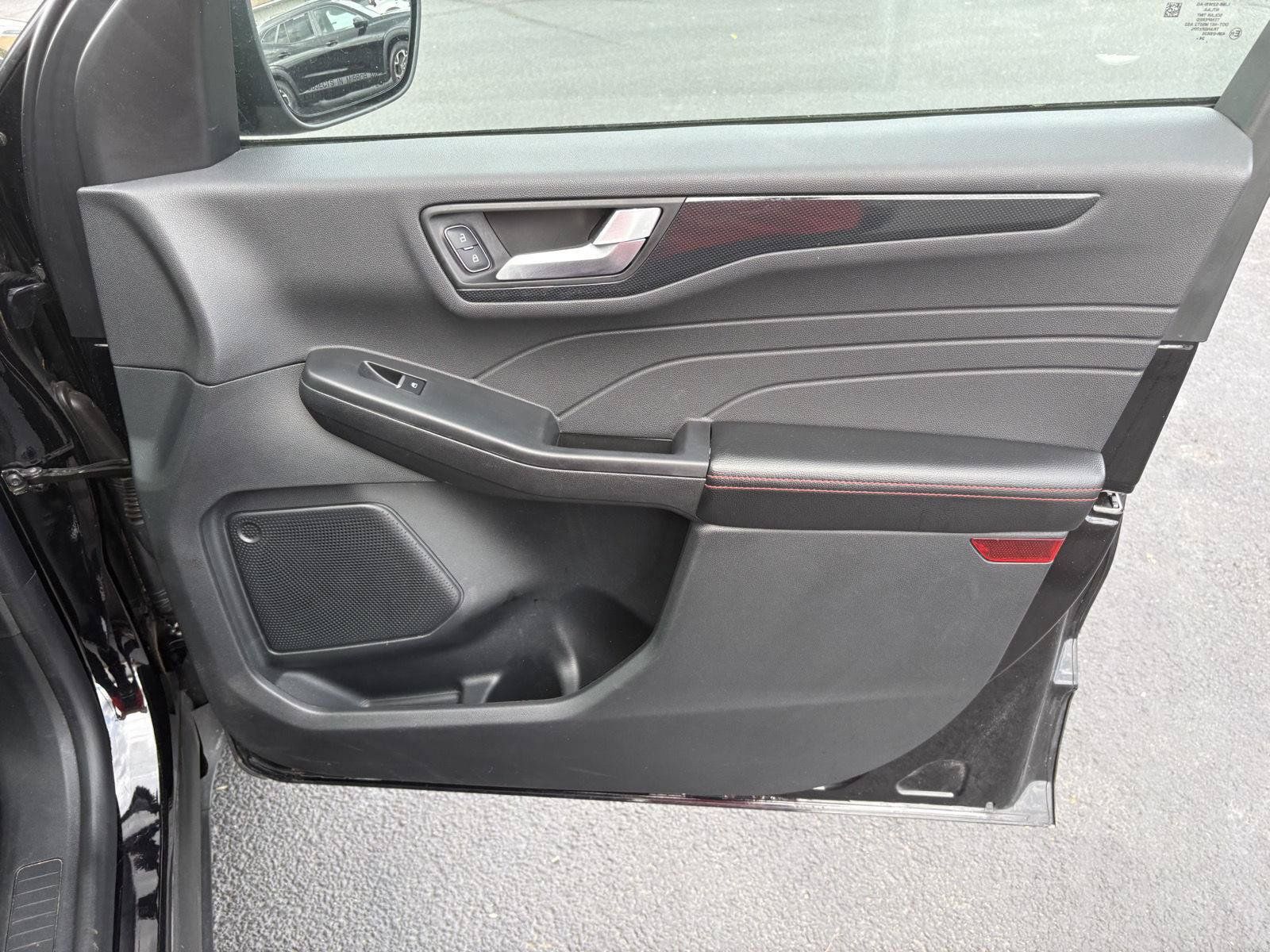 Used 2025 Ford Escape ST-Line FWD image 15