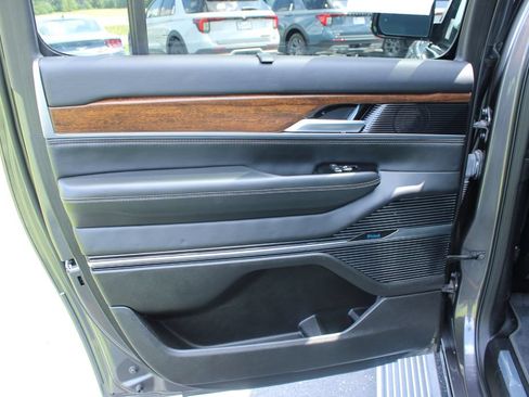Used 2024 Jeep Grand Wagoneer L 4WD image 21