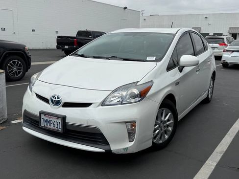 Used 2015 Toyota Prius Prime Advanced FWD image 3