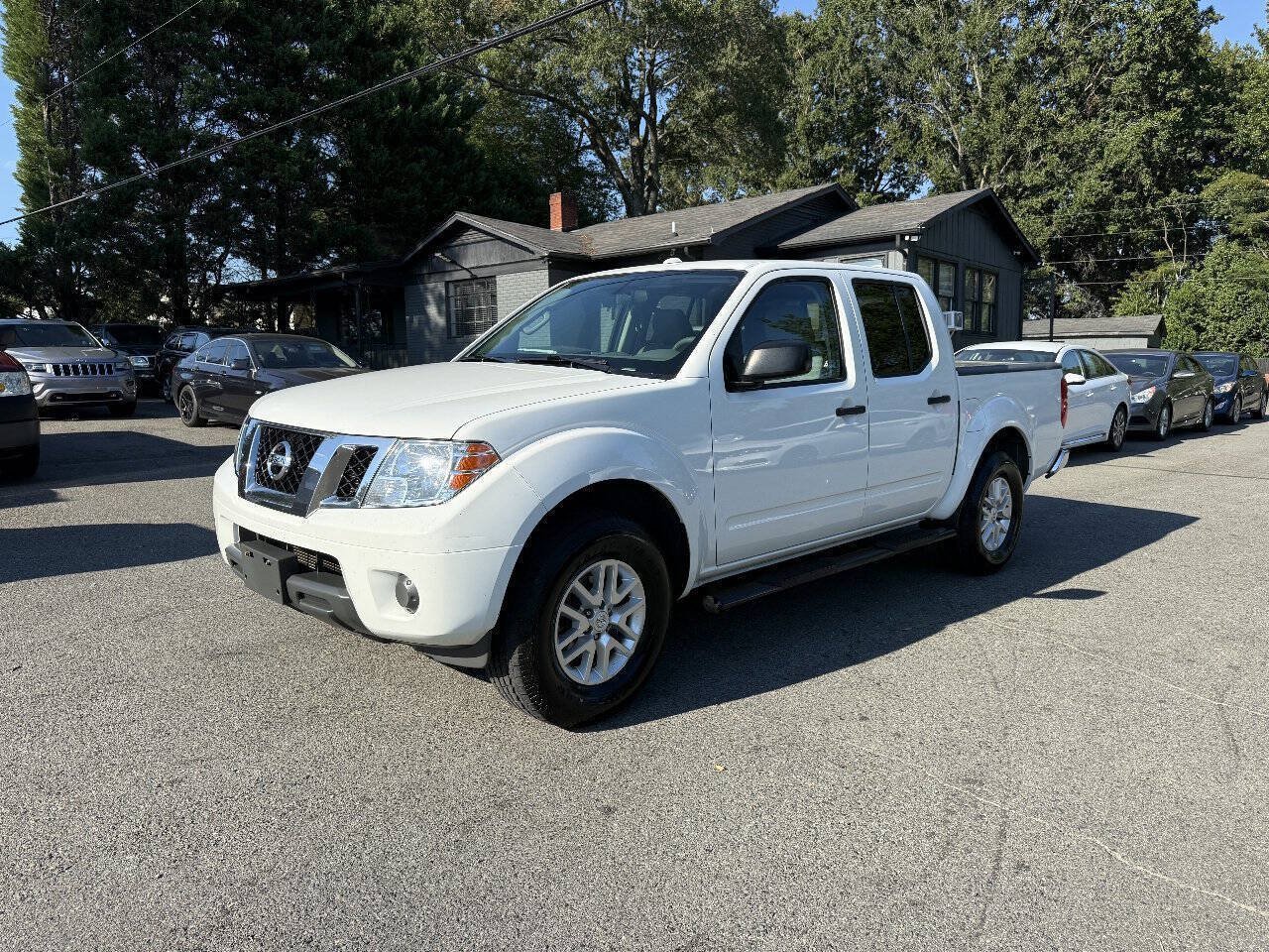 Used 2015 Nissan Frontier SV AWD/4WD image 2
