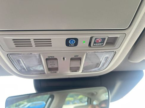 Used 2018 Honda Accord Touring image 16