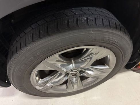 Certified 2018 Toyota Highlander Limited Platinum image 2