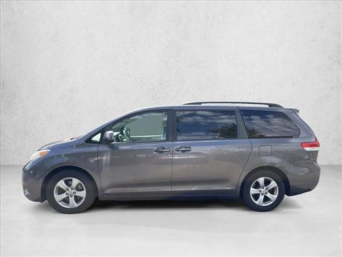 Used 2013 Toyota Sienna LE w/ Towing Pkg FWD image 8
