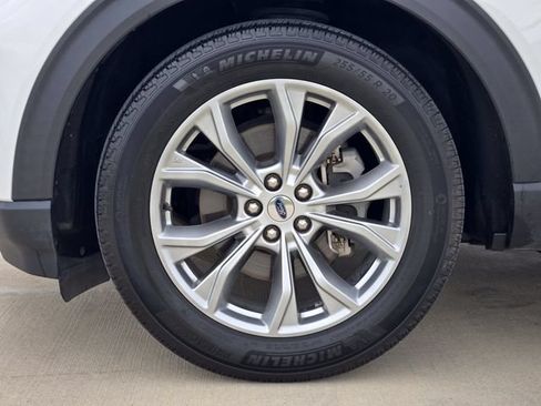Used 2024 Ford Explorer XLT w/ Equipment Group 202A RWD image 11