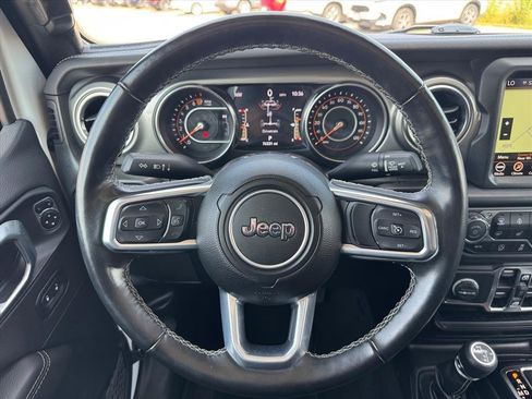 Used 2022 Jeep Gladiator Overland w/ Cold Weather Group AWD/4WD image 12