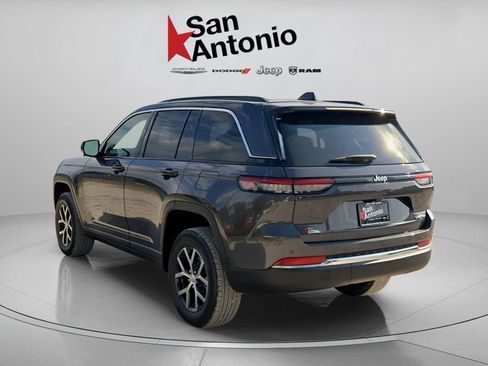 New 2025 Jeep Grand Cherokee Limited RWD image 10