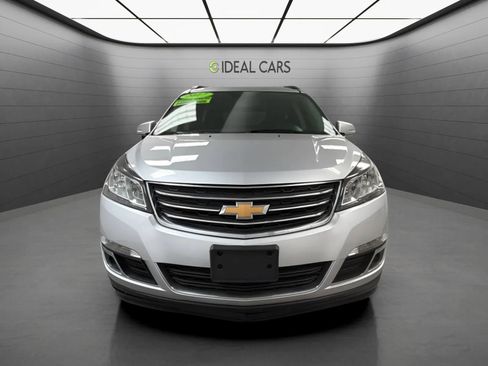 Used 2017 Chevrolet Traverse LT w/ Style and Technology Package FWD image 2