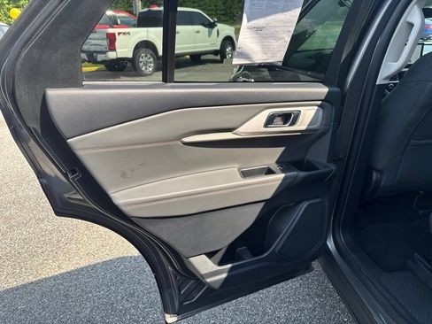 Used 2025 Ford Explorer Active AWD/4WD image 27