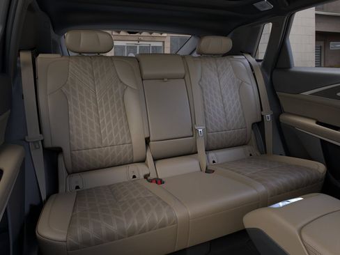 New 2026 Cadillac Lyriq Signature Luxury AWD/4WD image 17
