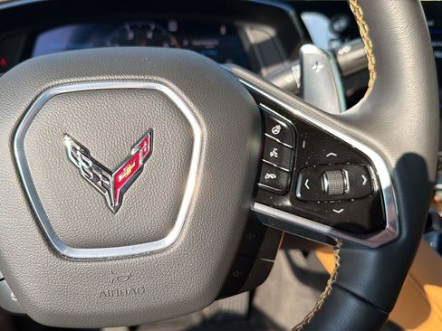 Used 2022 Chevrolet Corvette Stingray Preferred Cpe w/ Z51 Performance Package RWD image 19