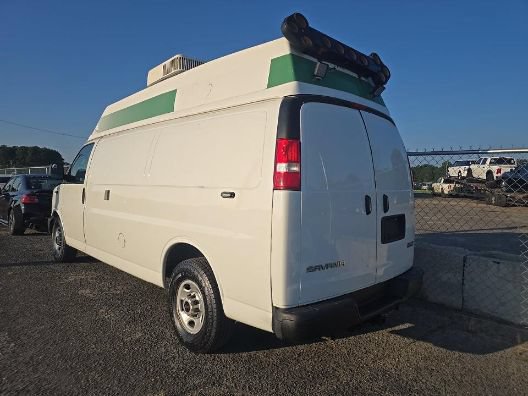 Used 2017 GMC Savana 3500 Extended RWD image 3