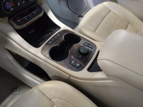 Used 2020 GMC Acadia Denali w/ Technology Package FWD image 26