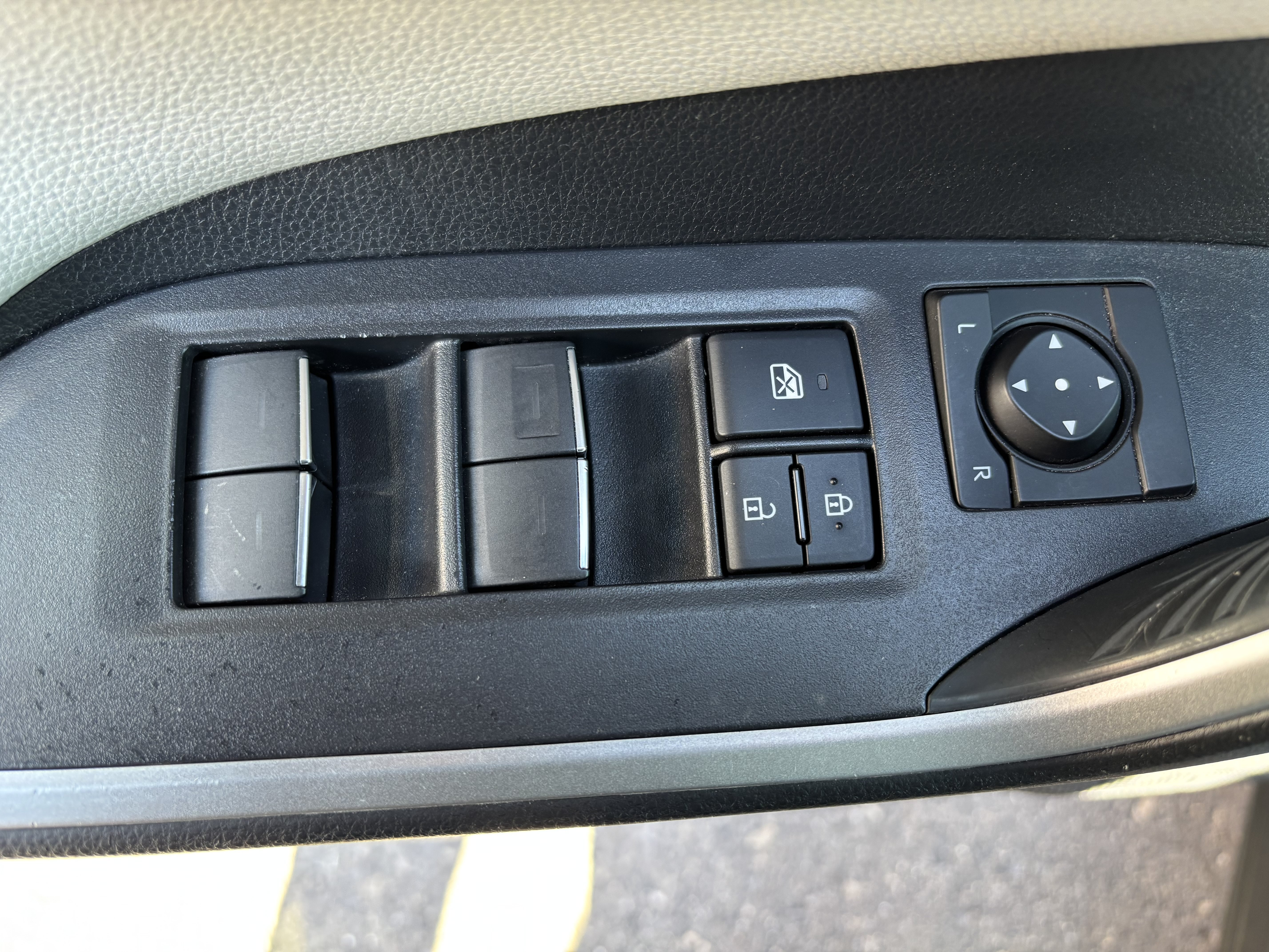 Used 2024 Toyota RAV4 Limited w/ Advanced Technology Package AWD/4WD image 17