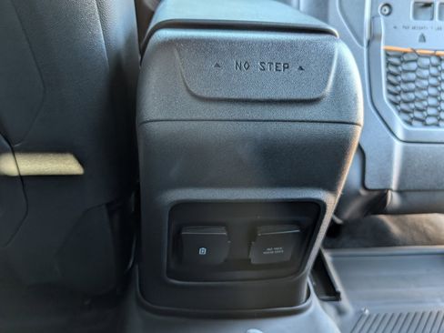 Used 2023 Ford Bronco Badlands image 7