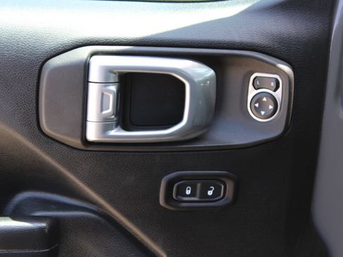 Used 2021 Jeep Wrangler Unlimited Rubicon AWD/4WD image 30