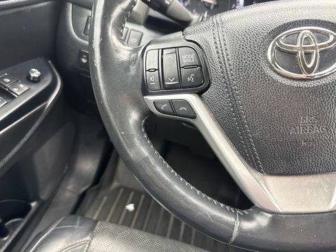 Used 2017 Toyota Highlander Limited Platinum FWD image 18