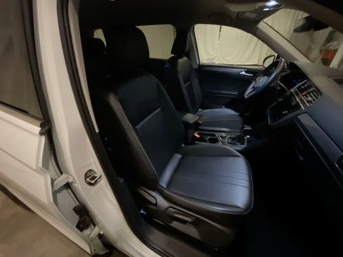 Used 2024 Volkswagen Tiguan SE image 23