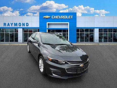 Certified 2018 Chevrolet Malibu LT w/ LPO, Convenience Package 2 FWD image 9