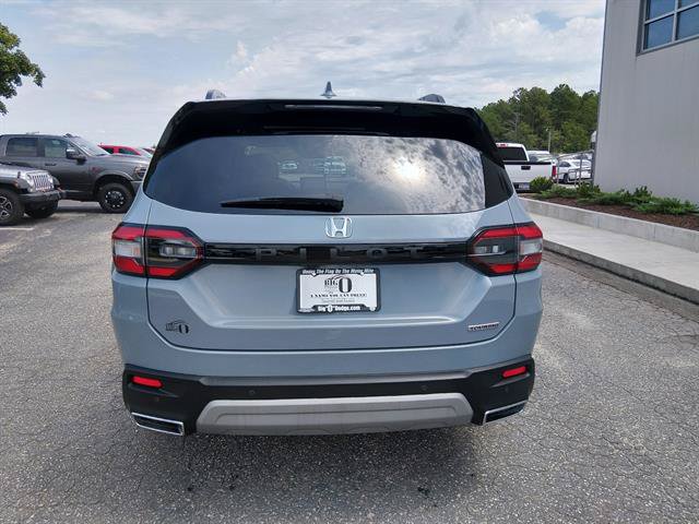 Used 2025 Honda Pilot Touring image 4
