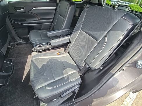 Used 2017 Toyota Highlander Limited AWD/4WD image 15