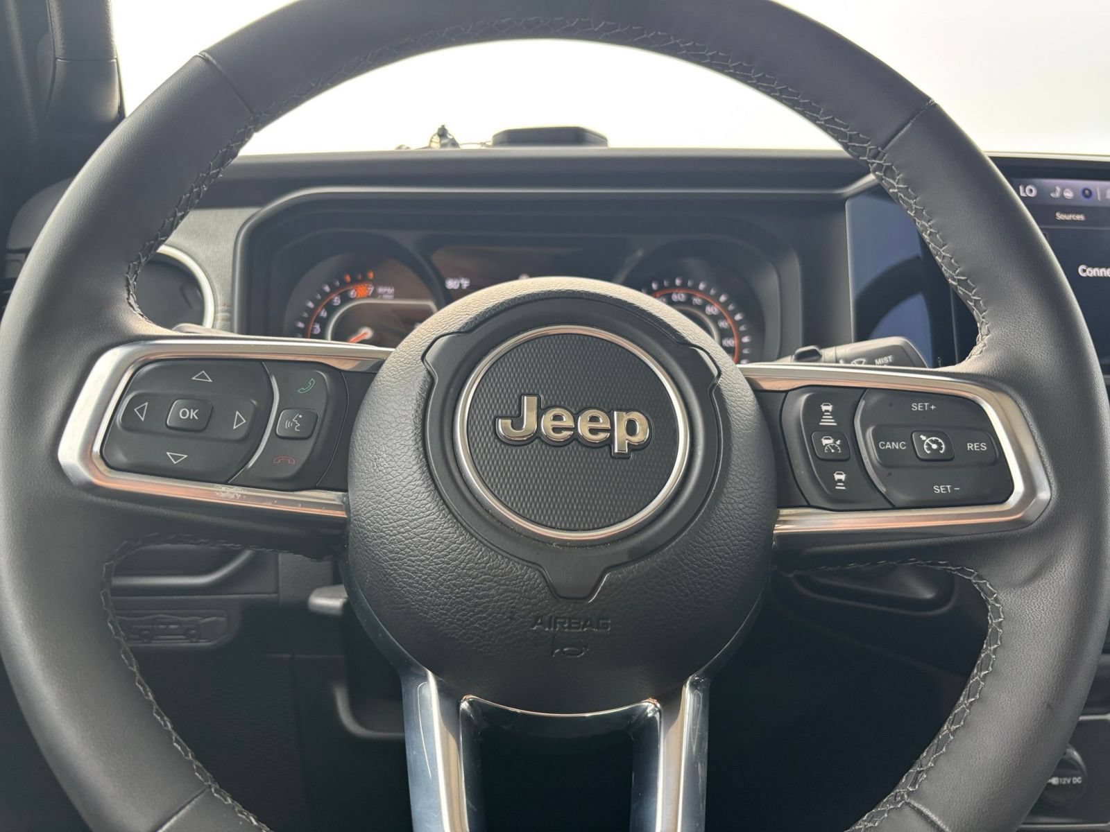 Used 2025 Jeep Wrangler Unlimited Sahara AWD/4WD image 25