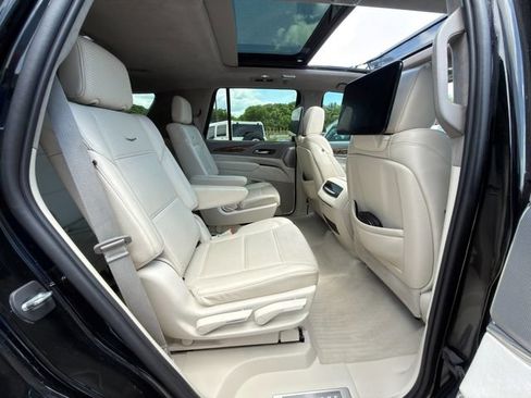 Used 2023 Cadillac Escalade Premium Luxury Platinum AWD/4WD image 10