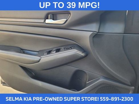 Used 2024 Nissan Altima 2.5 SV image 13