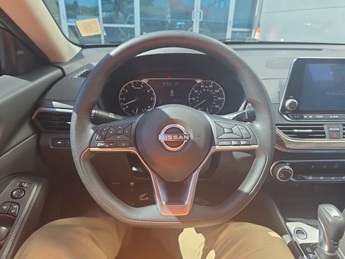 Used 2025 Nissan Altima 2.5 SV FWD image 21
