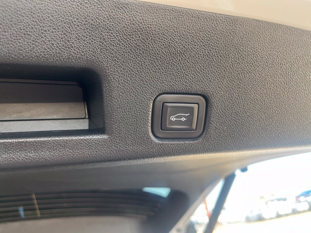 Used 2026 GMC Acadia Elevation w/ Elevation Premium Package FWD image 10