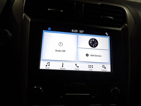 Used 2019 Ford Fusion SE FWD image 12