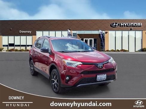 Used 2018 Toyota RAV4 SE w/ Power Extra Value Package FWD image 3