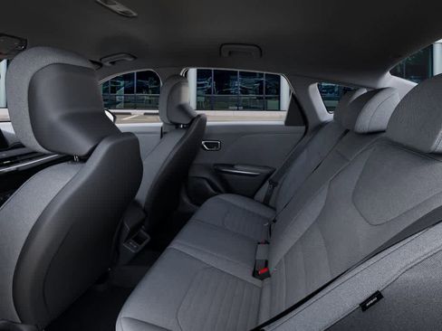 New 2025 Kia K4 EX image 18