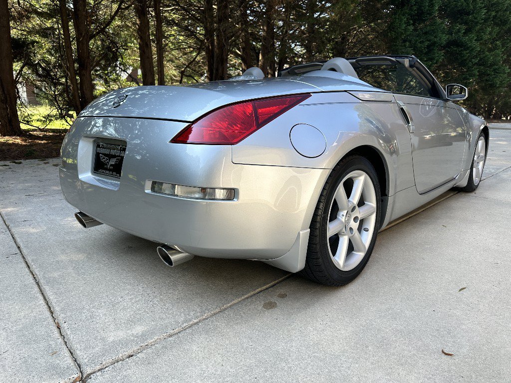 Used 2005 Nissan 350Z Touring RWD image 26