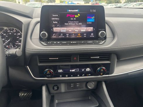 Used 2025 Nissan Rogue SV AWD/4WD image 16