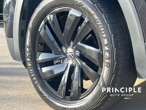 Used 2023 Volkswagen Atlas Cross Sport SE w/ Panoramic Sunroof Package FWD image 7