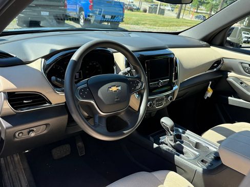 Used 2023 Chevrolet Traverse LS AWD/4WD image 12