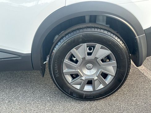 New 2026 Nissan Kicks S image 19